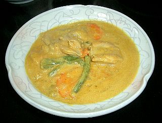 Indian curry : coconut flavored chickens and vegetables