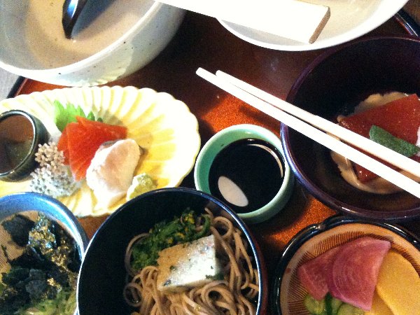 とろろめし 自然薯料理 茶茶 (飛騨高山 じねんのむら)