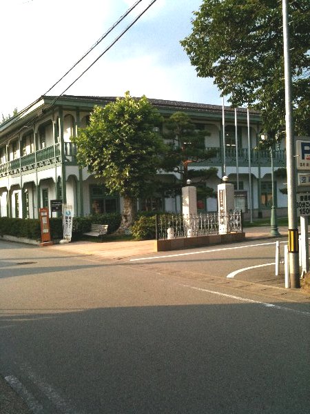 岐阜の飛騨高山へ たぶん図書館