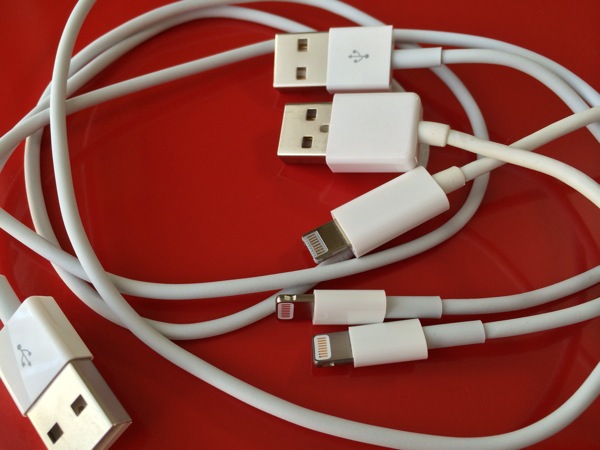 Apple Lightning USB ケーブルのバルク品を買ってみたので純正品と比較