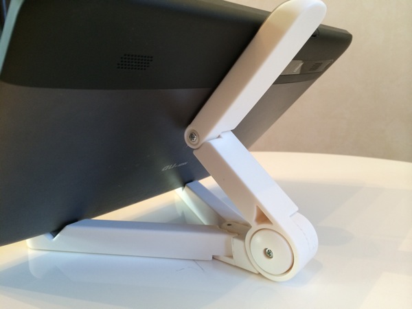 Portable Fold-UP Stand タブレットスタンド : iPad Nexus7 タブレットPC スマートフォン対応 折りたたみ式スタンド 角度調節可能 コンパクト収納 全キャリア・全機種対応スタンド (ホワイト)