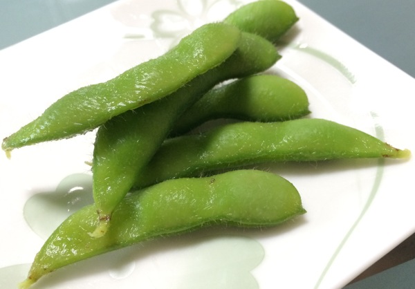 枝豆を収穫。塩茹でにして食べる (枝豆の種を蒔いて71日)