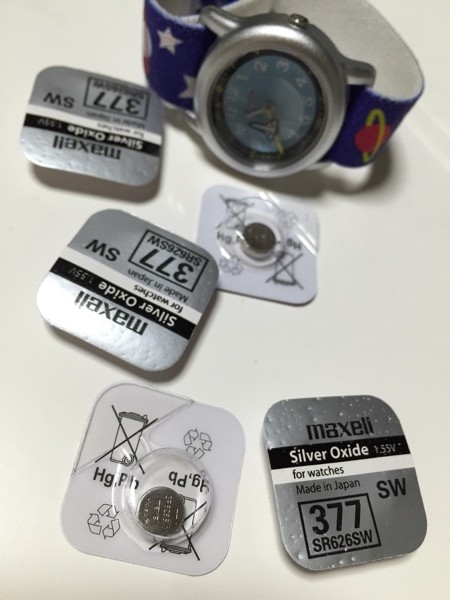 子どもの腕時計の電池交換 (MAOW キッズ ロケット MK100-06 + maxell 酸化銀電池 SR626SW)