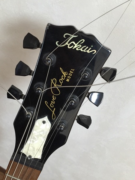 Guitar: TOKAI Love Rock MODEL (Les Paul type)