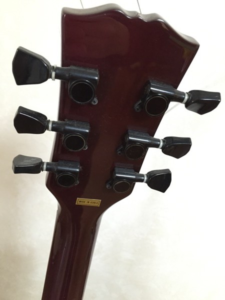 Guitar: TOKAI Love Rock MODEL (Les Paul type)