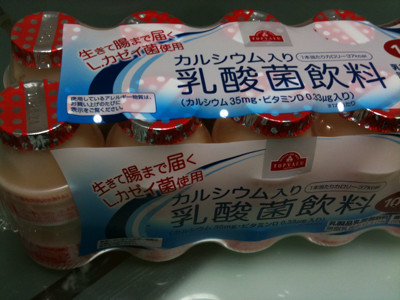 どうみてもヤクルトです、ありがとうございました。ヤクルトより甘くないー。 - トップバリュ カルシウム入り乳酸菌飲料 どうみてもヤクルトです、ありがとうございました。ヤクルトより甘くないー。 - トップバリュ カルシウム入り乳酸菌飲料