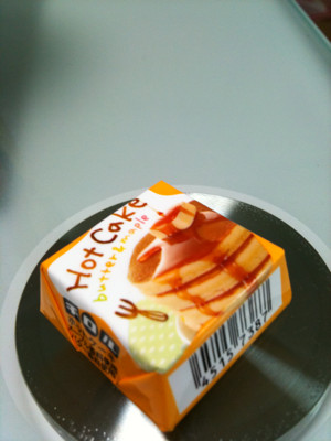 3時のおやつ、その3。あまうま。 - チロルチョコ Hot Cake 3時のおやつ、その3。あまうま。 - チロルチョコ Hot Cake