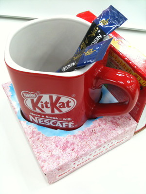 ごーかくマグカップ。 - キットカット 五角マグカップ ネスカフェ香味焙煎深煎り2本入り ごーかくマグカップ。 - キットカット 五角マグカップ ネスカフェ香味焙煎深煎り2本入り