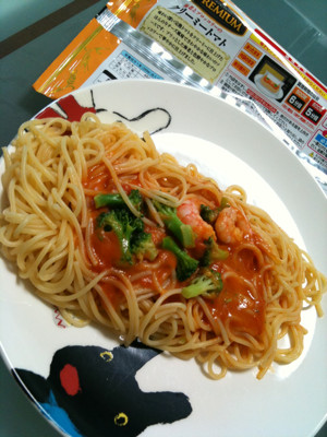 電子レンジでチーン♪ 袋からそのままうまく出せた。海老はちゃんと尻尾付きなのね。 - 日清食品冷凍 日清 Spa王 プレミアム 海老とブロッコリーのクリーミートマト 電子レンジでチーン♪ 袋からそのままうまく出せた。海老はちゃんと尻尾付きなのね。 - 日清食品冷凍 日清 Spa王 プレミアム 海老とブロッコリーのクリーミートマト