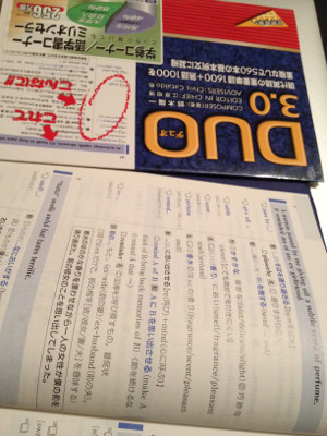 いつ買ったか思い出せないぐらい前だけど、とりあえず読みはじめてみた。「現代英語の重要単語1600+熟語1000を重複なしで560本の基本例文に凝縮」 - DUO 3.0 / 鈴木陽一 いつ買ったか思い出せないぐらい前だけど、とりあえず読みはじめてみた。「現代英語の重要単語1600+熟語1000を重複なしで560本の基本例文に凝縮」 - DUO 3.0 / 鈴木陽一