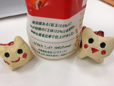 これは甘い。「清涼感ある紅玉2.5%と甘みが特徴の王林2.5%を使用し、微妙な黄金比率で仕上げました」あとの95%を知りたい。 - 伊藤園 理想のりんご100% これは甘い。「清涼感ある紅玉2.5%と甘みが特徴の王林2.5%を使用し、微妙な黄金比率で仕上げました」あとの95%を知りたい。 - 伊藤園 理想のりんご100%