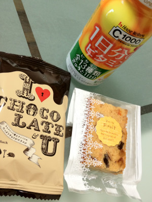 えいようほきゅー。アンティークのチョコでコーティングされたラスクも食べ食べ。 - ハウスウェルネスフーズ C1000 1日分のビタミン 190g えいようほきゅー。アンティークのチョコでコーティングされたラスクも食べ食べ。 - ハウスウェルネスフーズ C1000 1日分のビタミン 190g