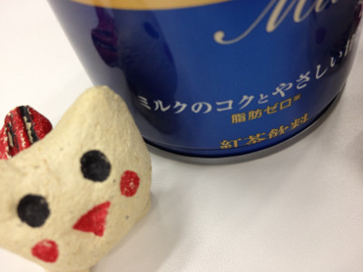 牛乳が入っているのに脂肪ゼロって…「栄養表示基準に基づき、脂質0.5g(100ml当り)未満を脂肪0(ゼロ)」らしい。個人的には昨日飲んだ午後の紅茶パンジェンシーのほうが好きかなー。 - アサヒ ティオ ミルクティー 缶280g 牛乳が入っているのに脂肪ゼロって…「栄養表示基準に基づき、脂質0.5g(100ml当り)未満を脂肪0(ゼロ)」らしい。個人的には昨日飲んだ午後の紅茶パンジェンシーのほうが好きかなー。 - アサヒ ティオ ミルクティー 缶280g
