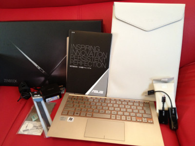 開封の儀。MBAと違っていろいろ付いてくる。PCケース、USB-LANアダプター、外部ディスプレイ用アダプター。キーボードもほんのりピンクの下地。 #sakurapink - ASUS ZENBOOK UX21E-KXROSE さくらピ… 開封の儀。MBAと違っていろいろ付いてくる。PCケース、USB-LANアダプター、外部ディスプレイ用アダプター。キーボードもほんのりピンクの下地。 #sakurapink - ASUS ZENBOOK UX21E-KXROSE さくらピ…