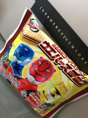 おやつ。 #kodomo - 特命戦隊ゴーバスターズ ウエハースチョコ コレクション シール 食玩 バンダイ (大箱1箱に20袋入り) おやつ。 #kodomo - 特命戦隊ゴーバスターズ ウエハースチョコ コレクション シール 食玩 バンダイ (大箱1箱に20袋入り)