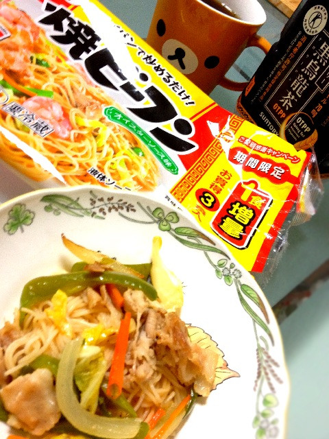 あんまり腹が減らないので少なめで。うまうま(・∀・) - シマダヤ 焼ビーフン オイスターソース味 あんまり腹が減らないので少なめで。うまうま(・∀・) - シマダヤ 焼ビーフン オイスターソース味