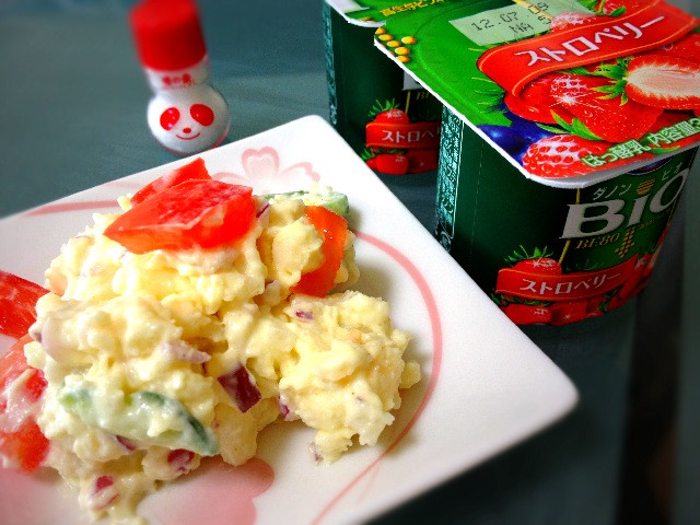 おはヨーグルト! ポテトサラダも。 - ダノン ビオ ワイルドブルーベリー&ストロベリー おはヨーグルト! ポテトサラダも。 - ダノン ビオ ワイルドブルーベリー&ストロベリー