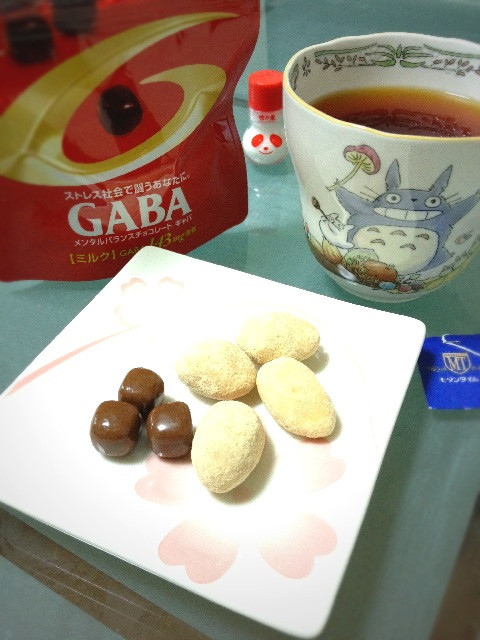 食後のおやつにGABAと豆菓子。 - グリコ メンタルバランスチョコレート ギャバ 食後のおやつにGABAと豆菓子。 - グリコ メンタルバランスチョコレート ギャバ
