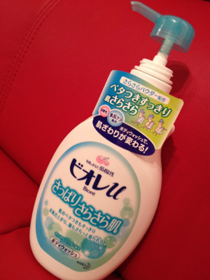 美俺、さらさらパウダー配合。 - ビオレu さっぱりさらさら肌 ポンプ(550mL) /ビオレU(ビオレユー)/(ボディソープ) 美俺、さらさらパウダー配合。 - ビオレu さっぱりさらさら肌 ポンプ(550mL) /ビオレU(ビオレユー)/(ボディソープ)