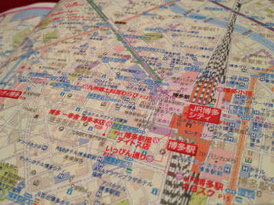 福岡タウン、JR博多シティあたりの地図。地図はゼンリンとジェイ・マップのものらしい。 - るるぶ九州ベスト ’13 (るるぶ情報版 九州 16)/JTBパブリッシング(単行本・ムック) 福岡タウン、JR博多シティあたりの地図。地図はゼンリンとジェイ・マップのものらしい。 - るるぶ九州ベスト ’13 (るるぶ情報版 九州 16)/JTBパブリッシング(単行本・ムック)