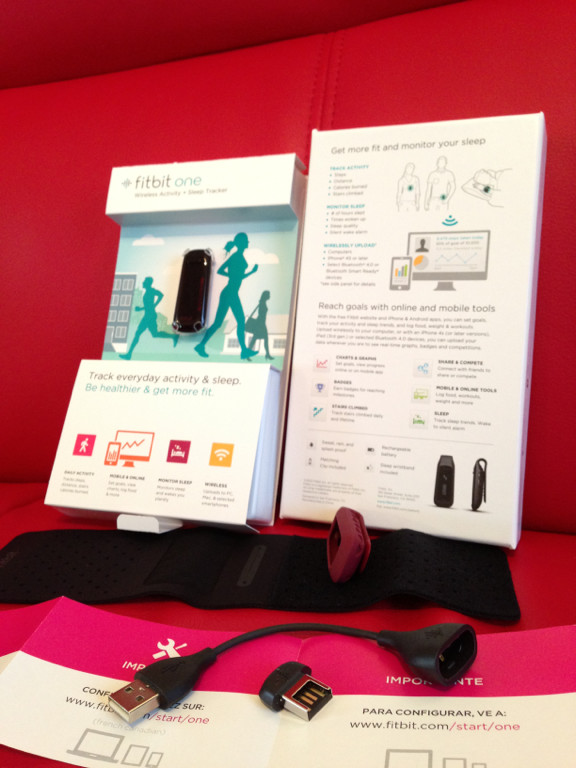 fitbit one Wireless Activity + Sleep Tracker を15000円弱で購入。色は Color Burgtndy (ブルゴーニュ)、ワインレッド。 - fitbit one FB103BY fitbit one Wireless Activity + Sleep Tracker を15000円弱で購入。色は Color Burgtndy (ブルゴーニュ)、ワインレッド。 - fitbit one FB103BY