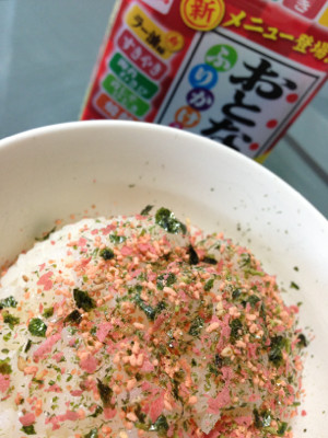 焼鮭。他に、ラー油、すきやき、海苔わさび、青じそ ひじき。 - おとなのふりかけミニ その1 焼鮭。他に、ラー油、すきやき、海苔わさび、青じそ ひじき。 - おとなのふりかけミニ その1