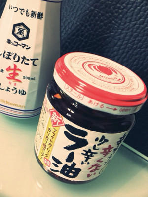 おひるごはんに餃子。 - 辛そうで辛くない少し辛いラー油 110g 株式会社桃屋 おひるごはんに餃子。 - 辛そうで辛くない少し辛いラー油 110g 株式会社桃屋