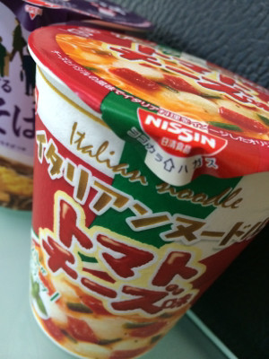 ぬーどるー - 日清食品 イタリアンヌードル トマトチーズ味 ぬーどるー - 日清食品 イタリアンヌードル トマトチーズ味