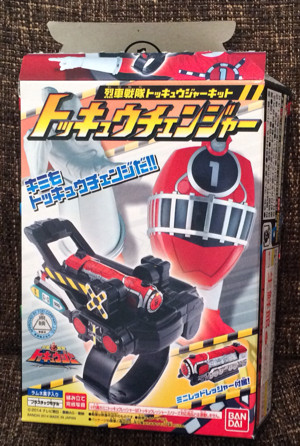 トッキュウチェンジャーに、ミニレッドレッシャー付属。 - バンダイ 烈車戦隊トッキュウジャーキット 食玩 トッキュウチェンジャーに、ミニレッドレッシャー付属。 - バンダイ 烈車戦隊トッキュウジャーキット 食玩
