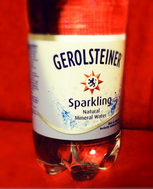 ゲロルシュタイナー1リットルペットボトルを12本ゲット。1本当たり税込み187円で購入。 - GEROLSTEINER 1L ゲロルシュタイナー1リットルペットボトルを12本ゲット。1本当たり税込み187円で購入。 - GEROLSTEINER 1L