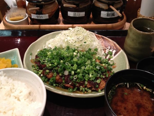 ねぎ味噌ロースかつ定食、ネギたっぷり! ねぎ味噌ロースかつ定食、ネギたっぷり!