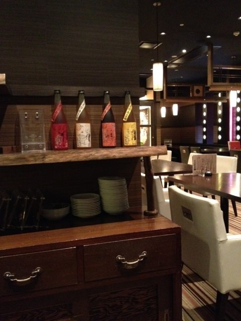 田中屋豚肉店はわりとテーブル広め。 田中屋豚肉店はわりとテーブル広め。