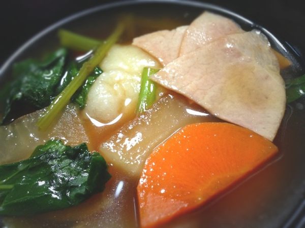 お雑煮にハムが入ってる。。。 お雑煮にハムが入ってる。。。