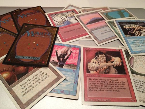 だいぶ昔に買った Magic: The Gathering は Revised Edition / 3ED という基本セットらしい。ネットにあるMTGデータベース的なサイトのカード画像を見比べて判断。1994年4月発売とか。 だいぶ昔に買った Magic: The Gathering は Revised Edition / 3ED という基本セットらしい。ネットにあるMTGデータベース的なサイトのカード画像を見比べて判断。1994年4月発売とか。