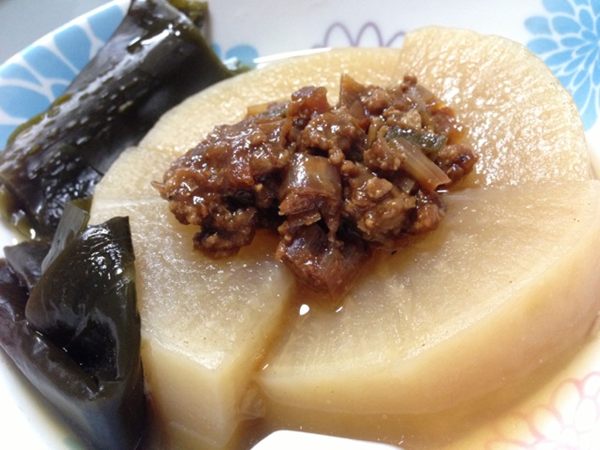 大根煮 meets 肉味噌。 大根煮 meets 肉味噌。