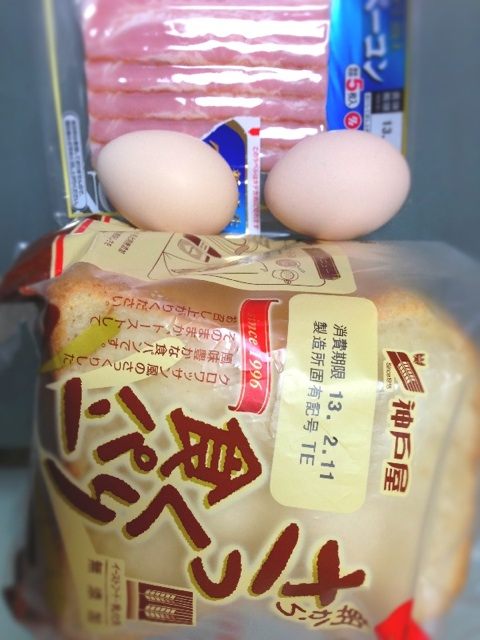 ちょーしょく。たしかにクロワッサン風で手が油だらけに(´Д` ) なかなかうまい。 / 神戸屋 さっくり食パン4枚 ちょーしょく。たしかにクロワッサン風で手が油だらけに(´Д` ) なかなかうまい。 / 神戸屋 さっくり食パン4枚