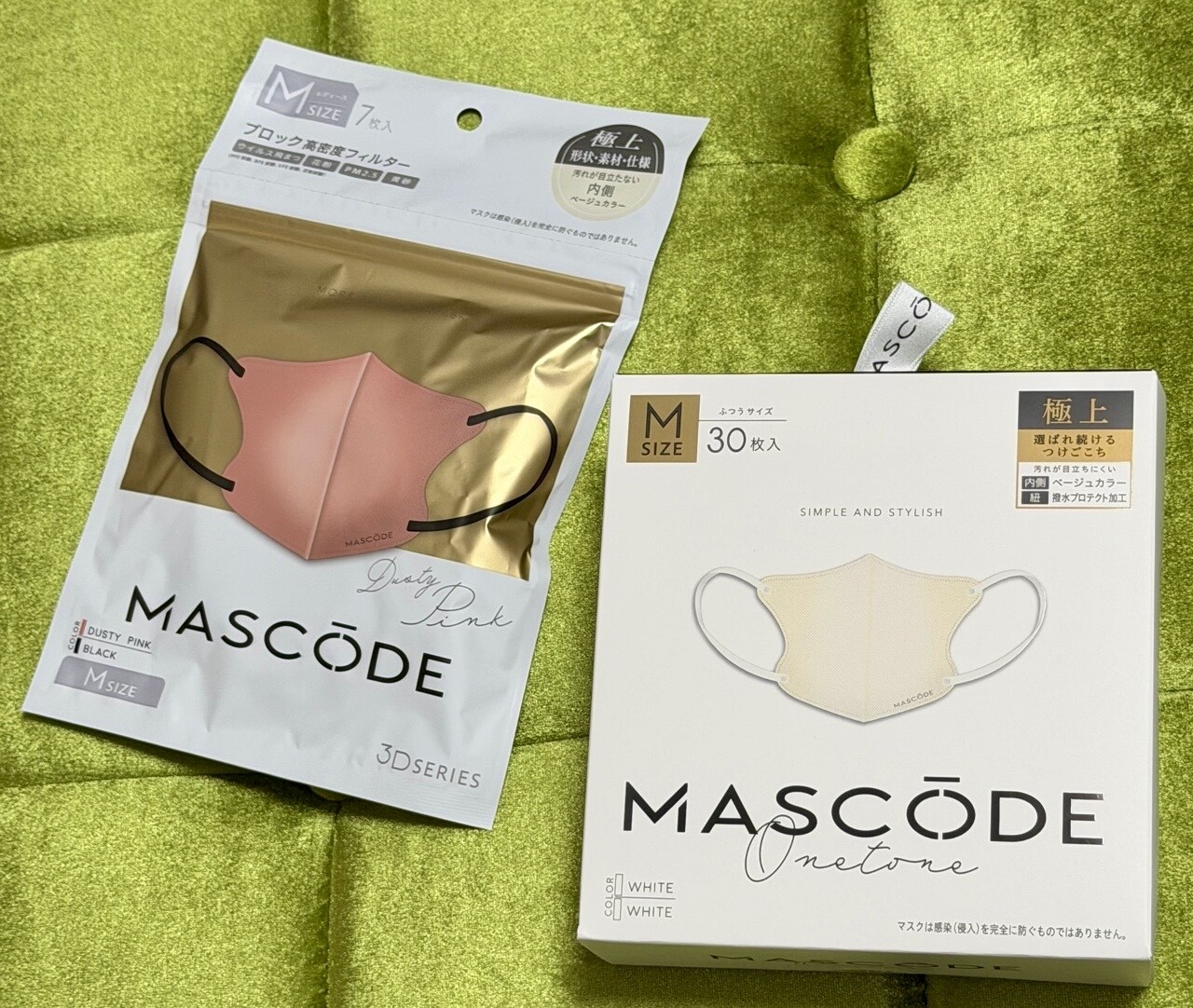 マスコード 不織布マスク ワントーン Mサイズ ホワイト x ホワイト紐 内側ベージュカラー 30枚入 大容量BOX。Amazon マケプレ MASCODE Official にて1540円で購入。オマケのマスクも入ってた(*´∀｀*) 「MASCODEのファッション性と機能性をいつでも側に。MASCODE内でも抜群な人気カラーが30枚入りBOXになって新登場！」 Amazon.co.jp: [MASCODE] マスコード 公式 大容量 BOX マスク 不織布 立体 小顔マスク 不織布マスク 3Dマスク 30枚BOX (M／ホワイト（ホワイト紐）) : ドラッグストア 