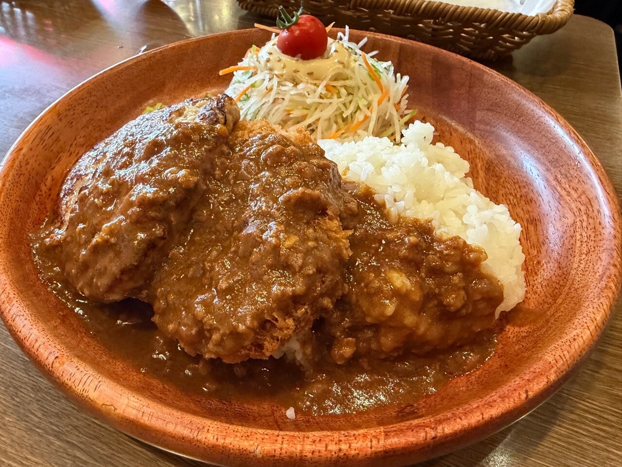 期間限定 メンチカツカレー＆ハンバーグディッシュ。メインがMサイズでライス小盛なのにけっこうデカいな(；´∀｀) at びっくりドンキー mozoワンダーシティ店