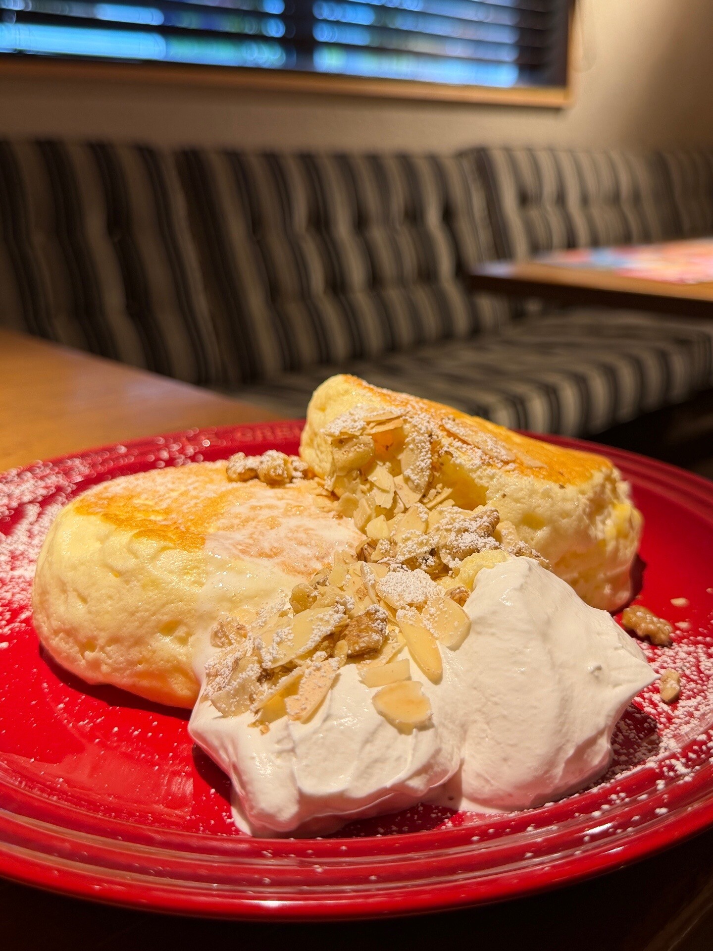 ふわっとろパンケーキ ローストナッツクリーム 蜂蜜入メイプルシロップ添え #checkin I'm at むさしの森珈琲 春日井篠木店