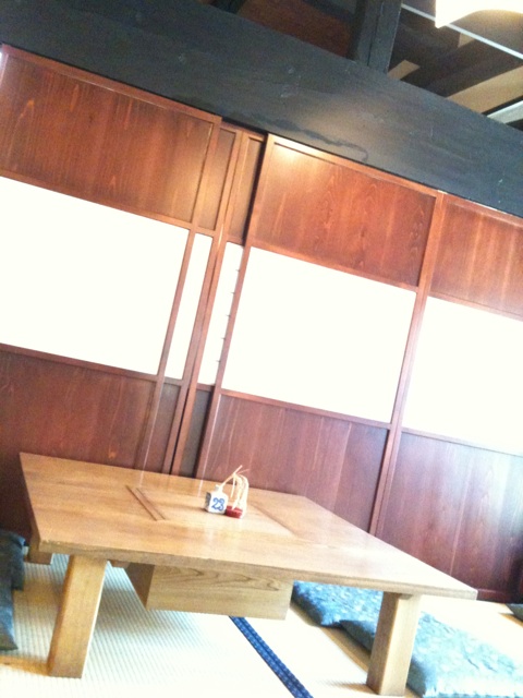 自然薯料理のお店。広いけど、けっこう混んでる。 自然薯料理のお店。広いけど、けっこう混んでる。