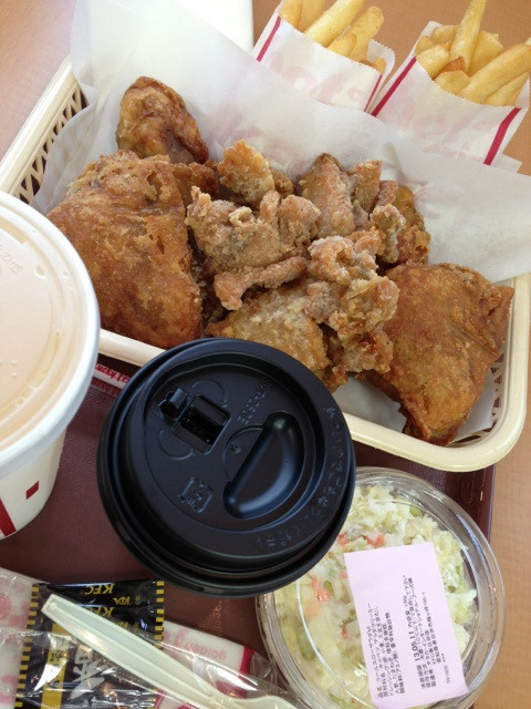 KFCにて、うすごろも揚げパリパリ旨塩チキン&旨塩からあげ。 KFCにて、うすごろも揚げパリパリ旨塩チキン&旨塩からあげ。