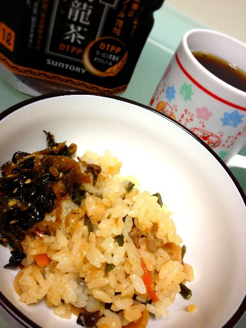 こんな時間にささやかな夕飯……ってもう12時まわってんじゃん。。。 こんな時間にささやかな夕飯……ってもう12時まわってんじゃん。。。