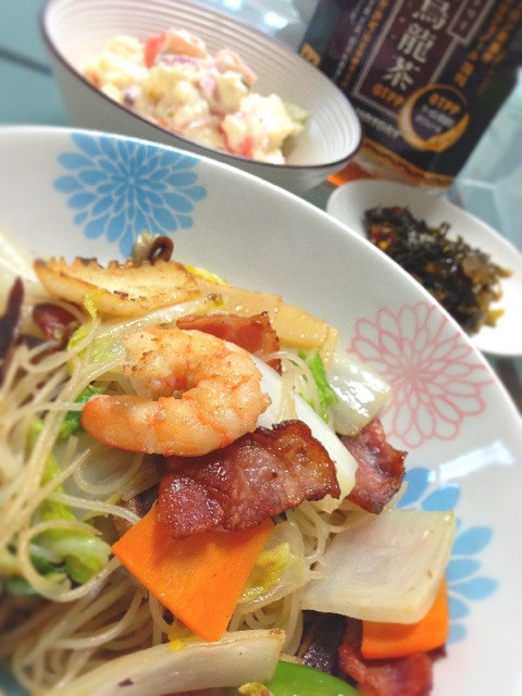 夕飯に五目焼きビーフンmgmg 夕飯に五目焼きビーフンmgmg