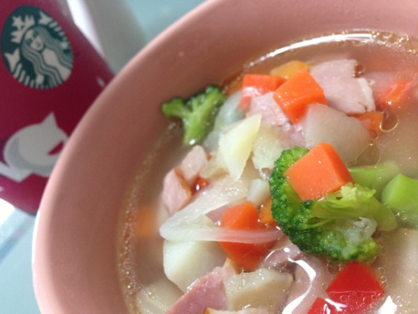 朝食にコンソメスープ。 朝食にコンソメスープ。