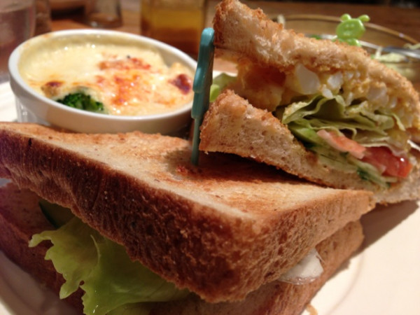 sandwiches, a gratin and a cute pig pin :-D at como house sandwiches, a gratin and a cute pig pin :-D at como house