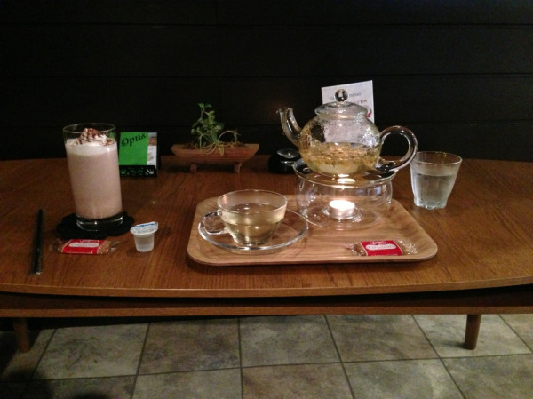 iced chocolate and herbal tea at cafe de neue iced chocolate and herbal tea at cafe de neue