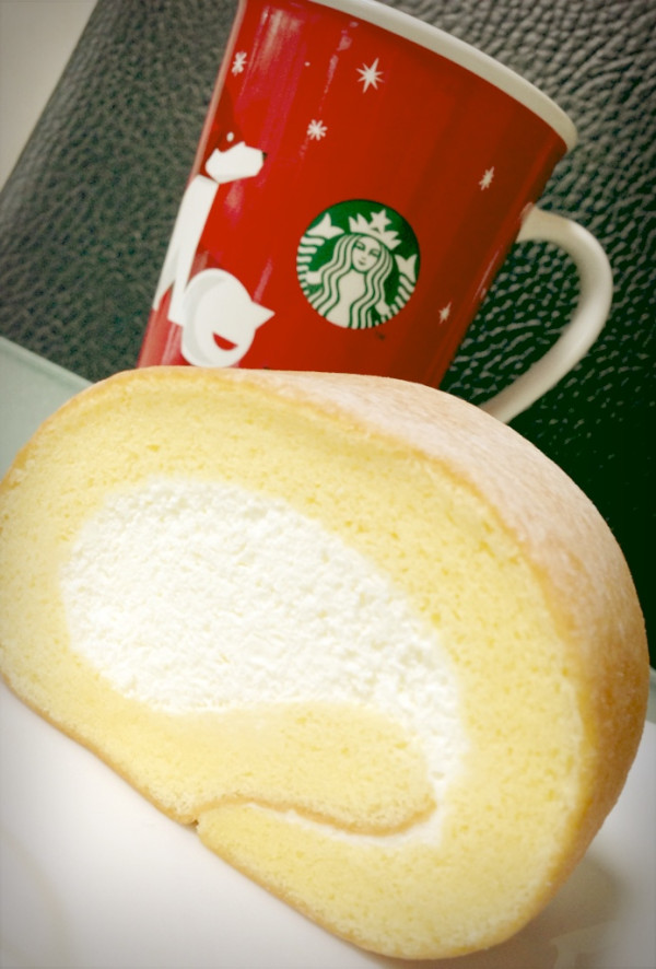 おやつにロールケーキ(・∀・) おやつにロールケーキ(・∀・)