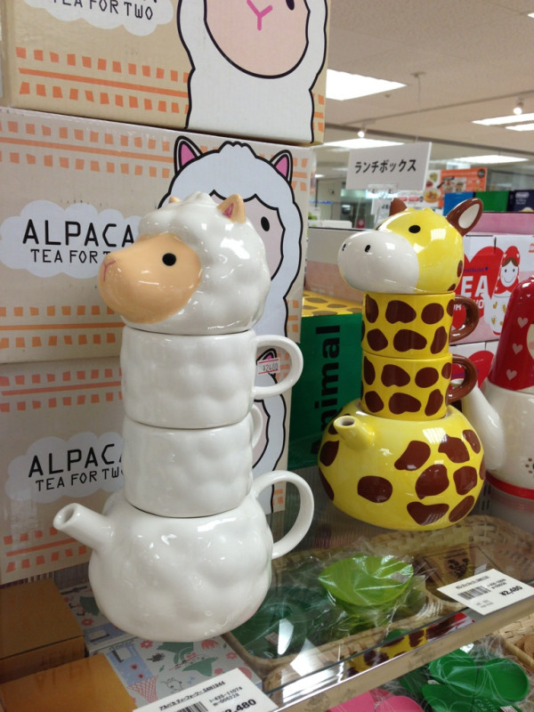アルパカ Σ(・□・;) ALPACA TEA FOR TWO ポットとカップでアルパカのタワーに。 アルパカ Σ(・□・;) ALPACA TEA FOR TWO ポットとカップでアルパカのタワーに。