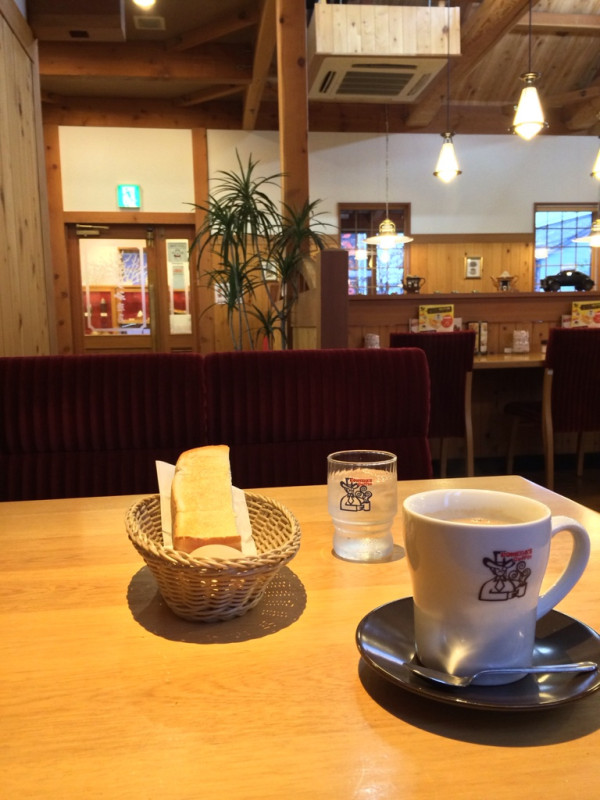 たっぷりカフェオレとモーニングサービス at コメダ珈琲店 たっぷりカフェオレとモーニングサービス at コメダ珈琲店