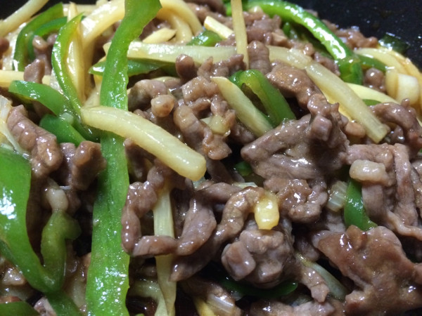 青椒肉絲 (ちんじゃおろおす) 青椒肉絲 (ちんじゃおろおす)